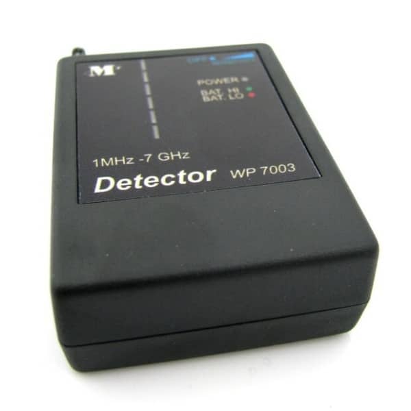Sekimo pasiklausymo įrangos detektorius