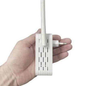 секретная камера, установленная в усилителе wifi